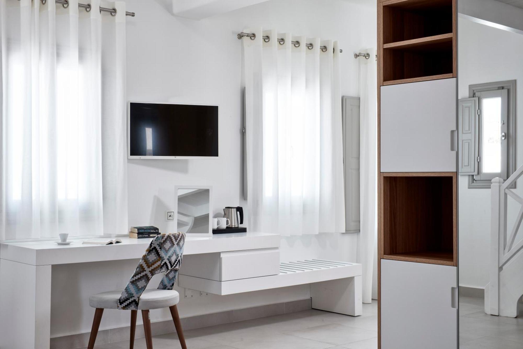Costa Grand Resort & Spa Kamari  Room photo